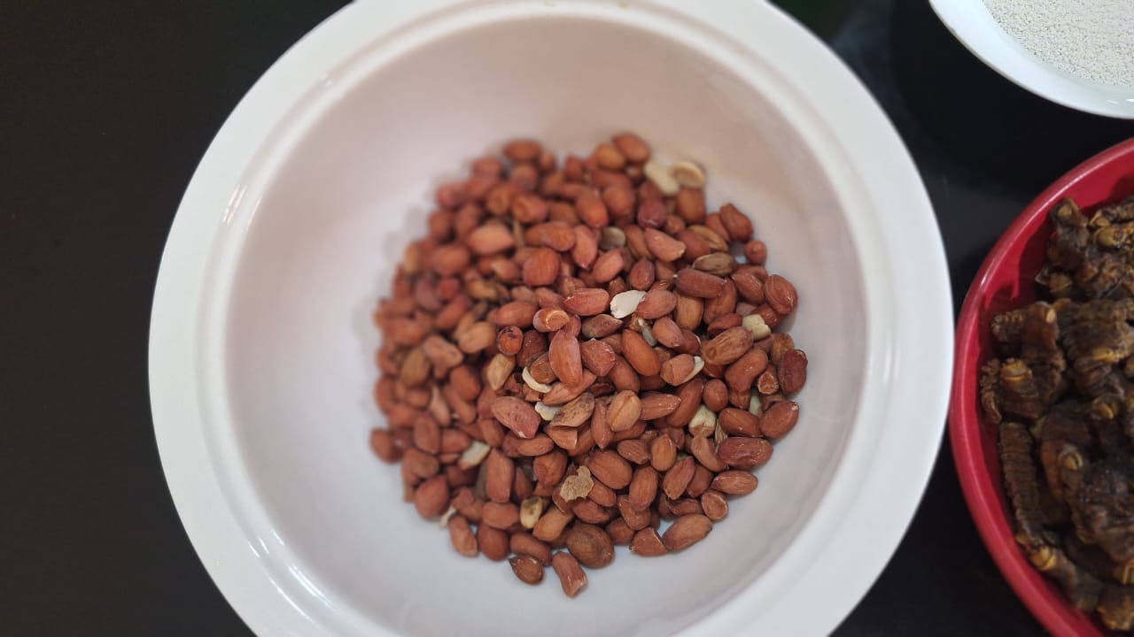 Groundnuts in a white bowl